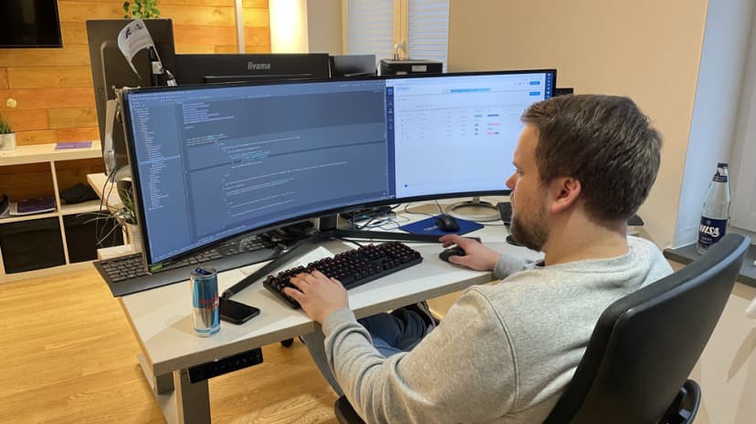 AMNAU Entwickler am Arbeitsplatz